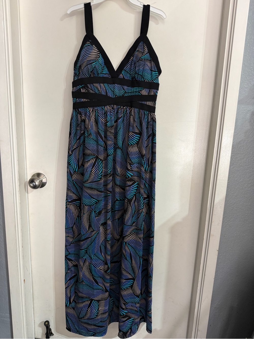 UC Women’s Sofia Vergara Maxi Dress Size Large